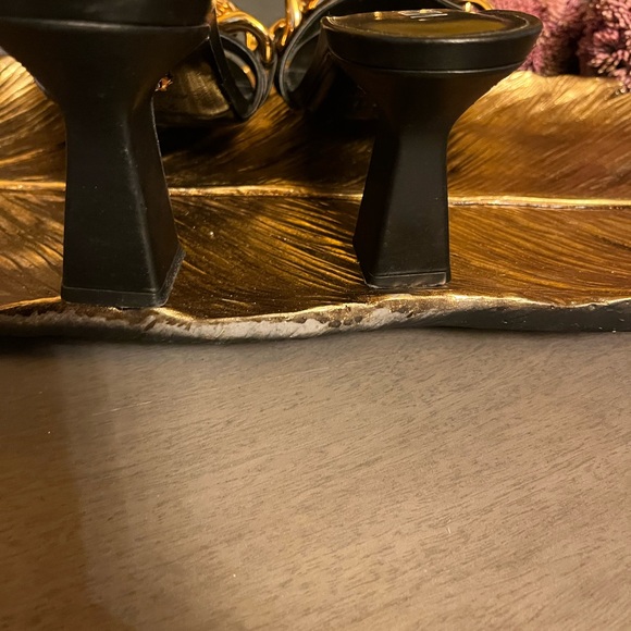 VERSACE MEDUSA CHAIN SANDALS WORN 2 times. - Picture 10 of 11